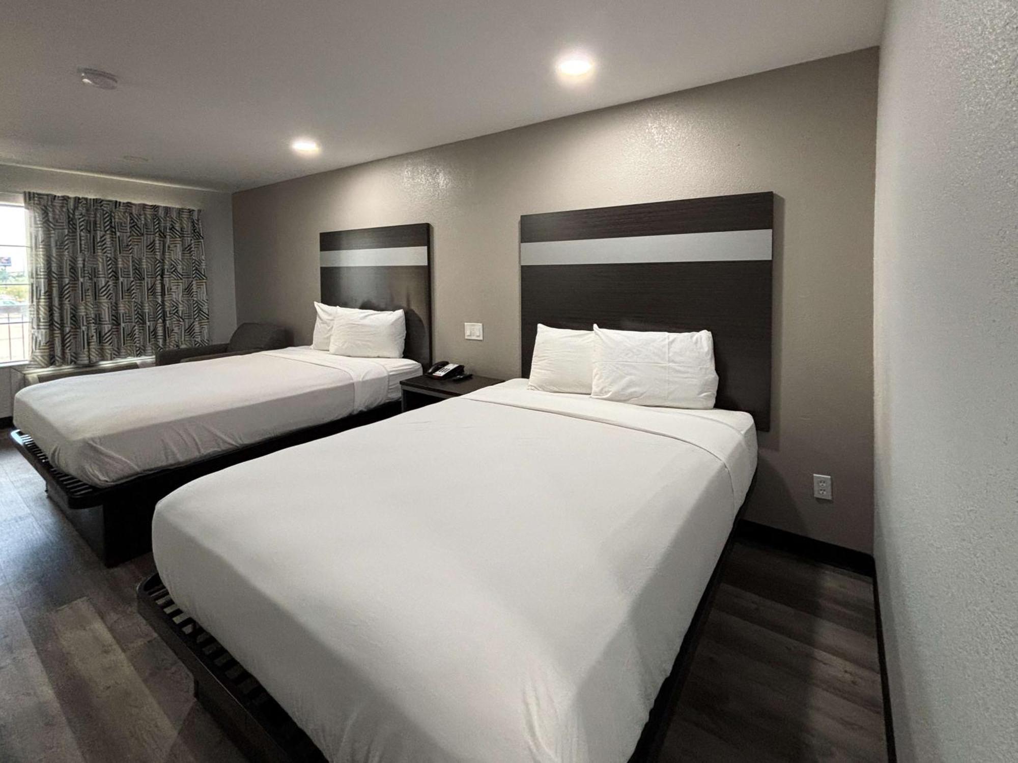 6 La Porte, Tx Hotel