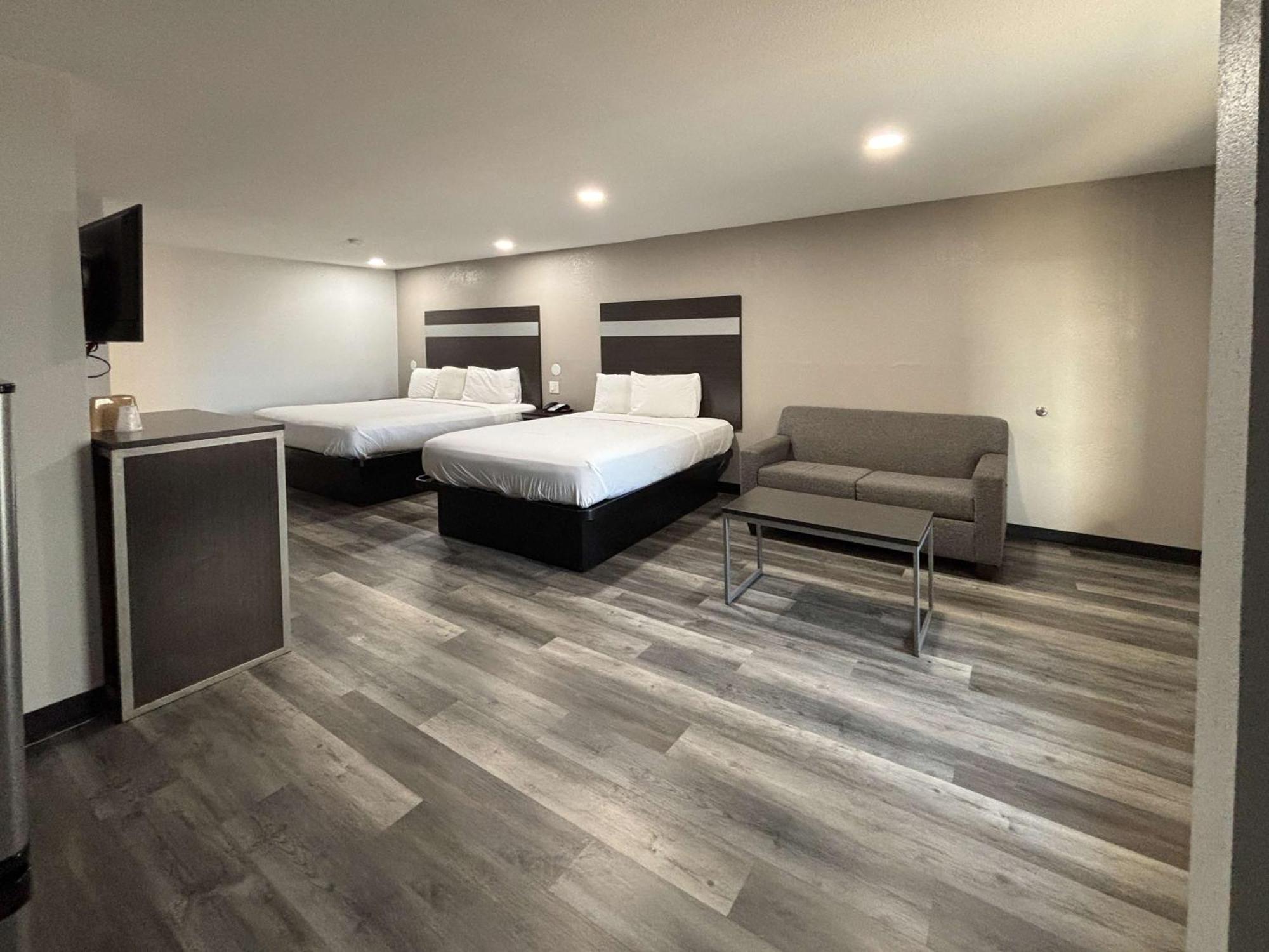 6 La Porte, Tx Hotel 2*