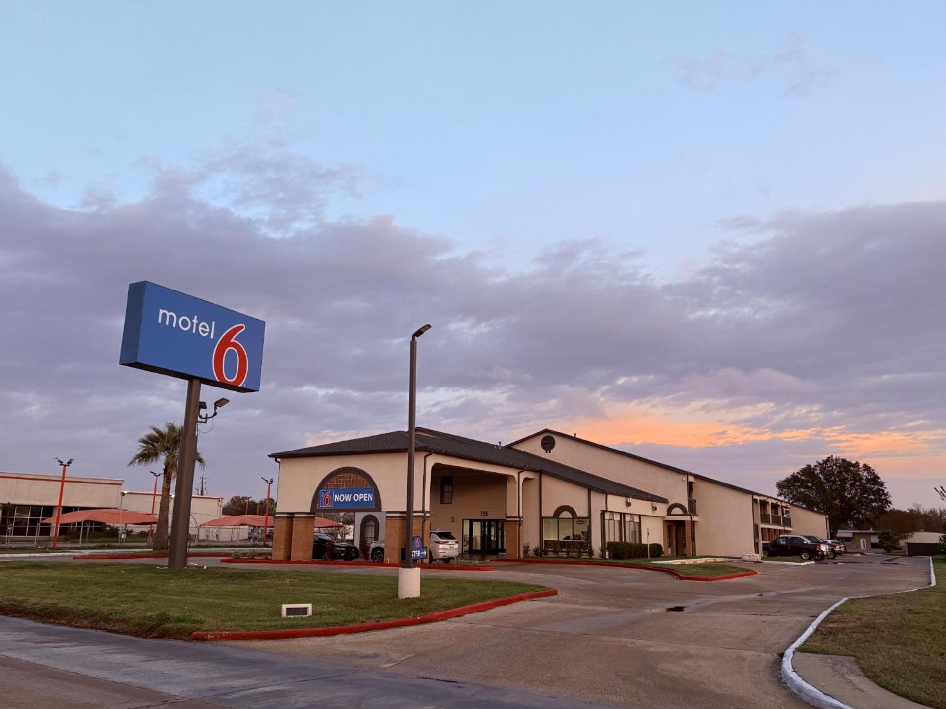 Hotel 6 La Porte, Tx