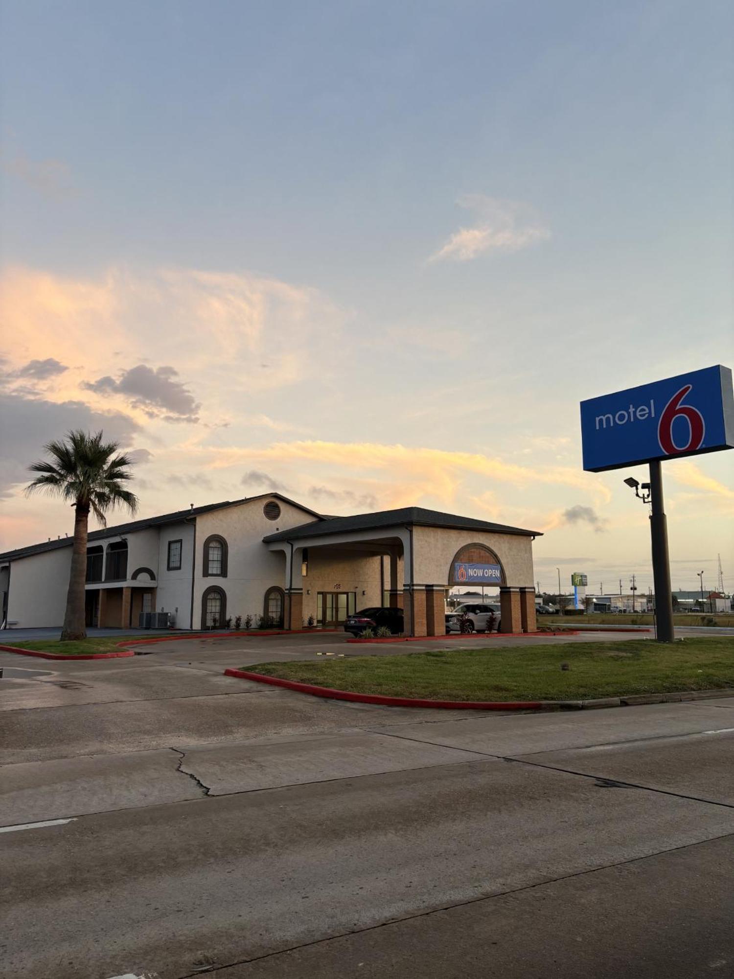 Hotel 6 La Porte, Tx 2*
